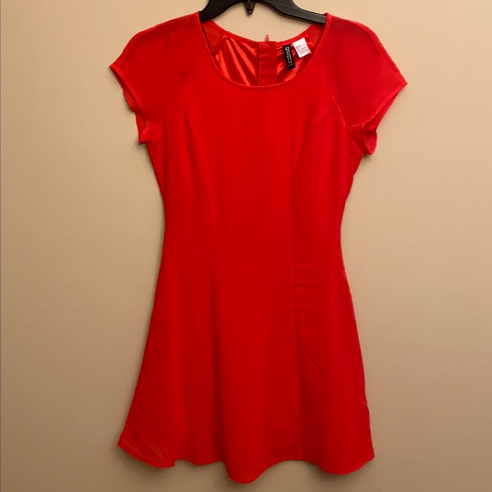 Short sleeve dress with boning